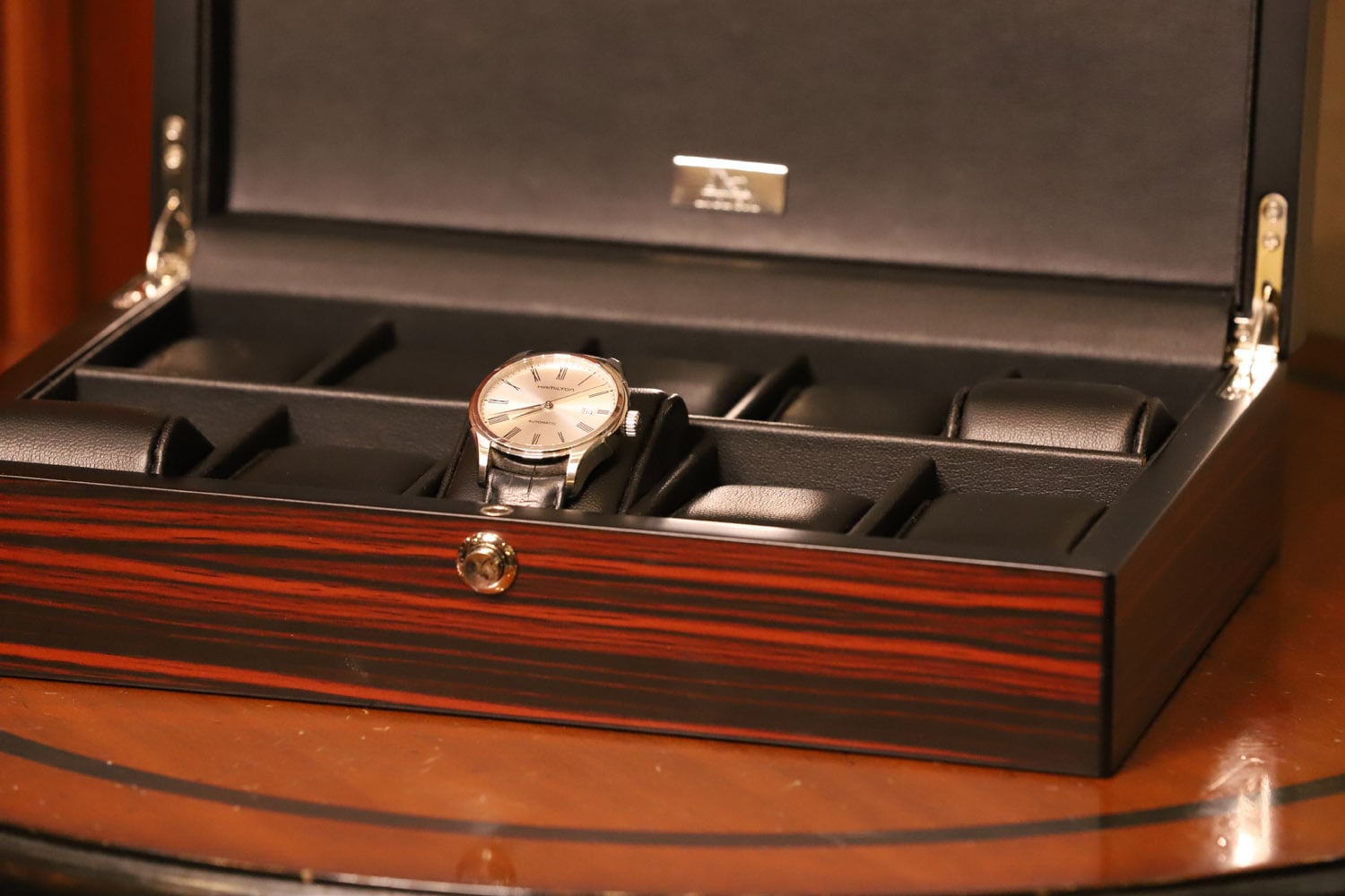 Portorologists in Ebony with leather interior