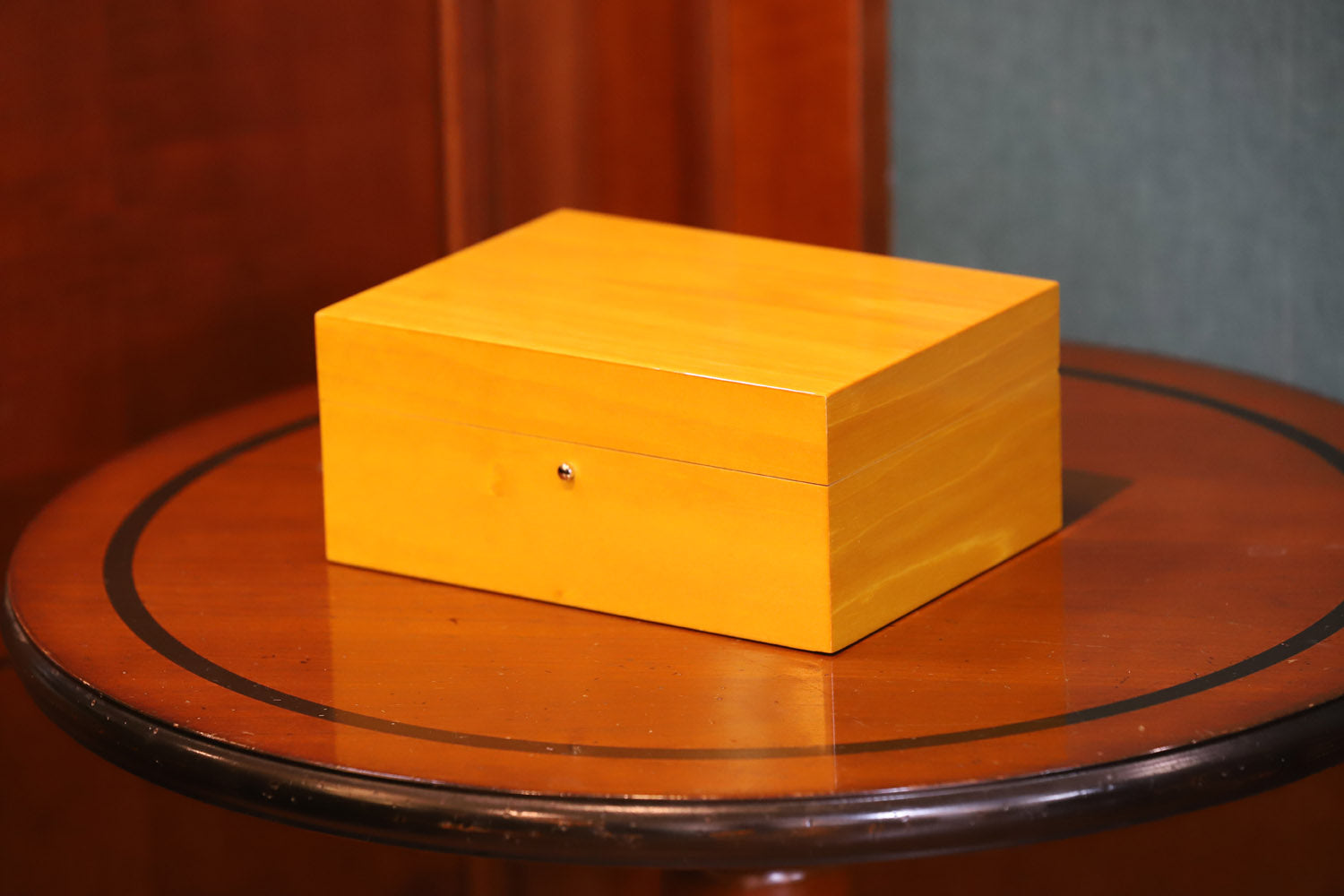 Humidor 20 yellow cigars