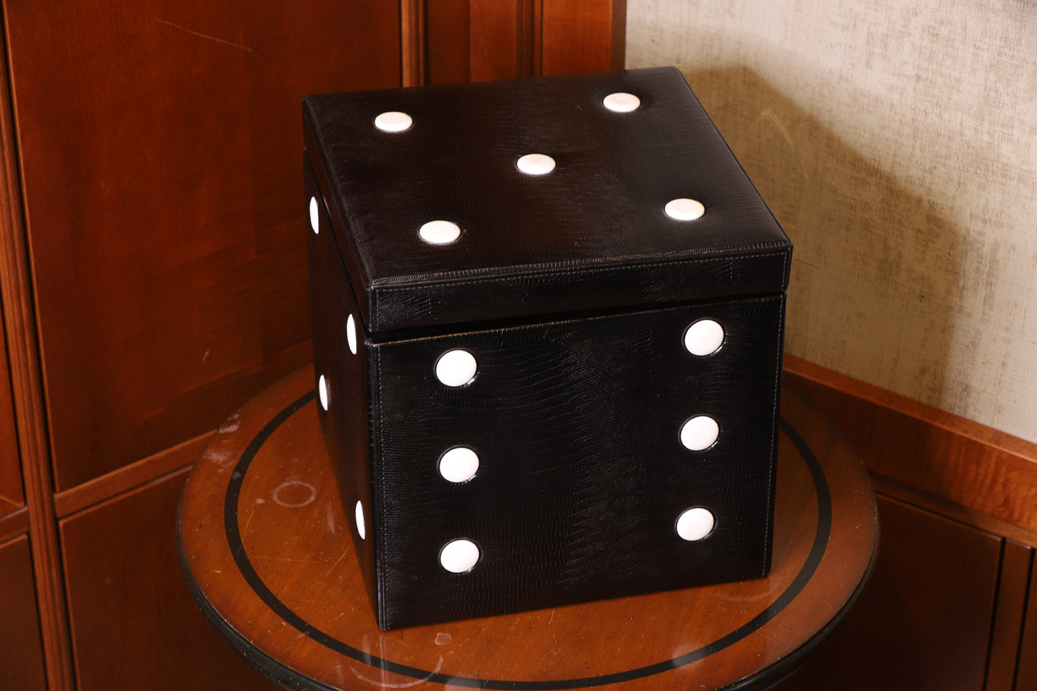 Complete hand -made leather roulette in Italy | Fishes, roulette and carpet