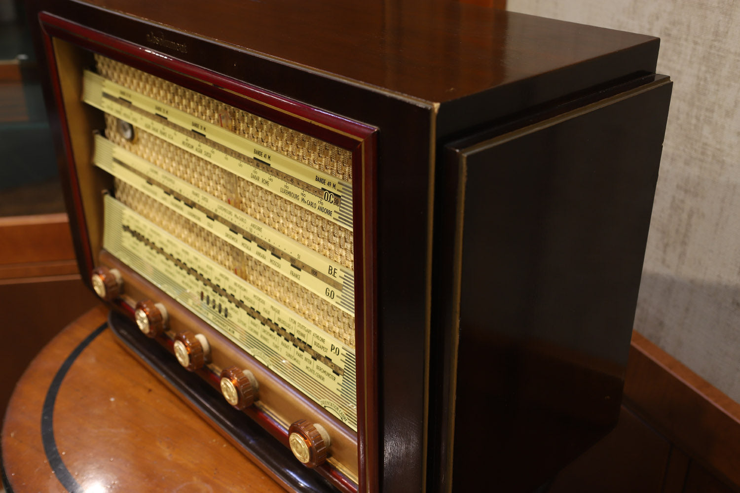 Original 50's radio with completely modernized and functioning interior with bluetooth