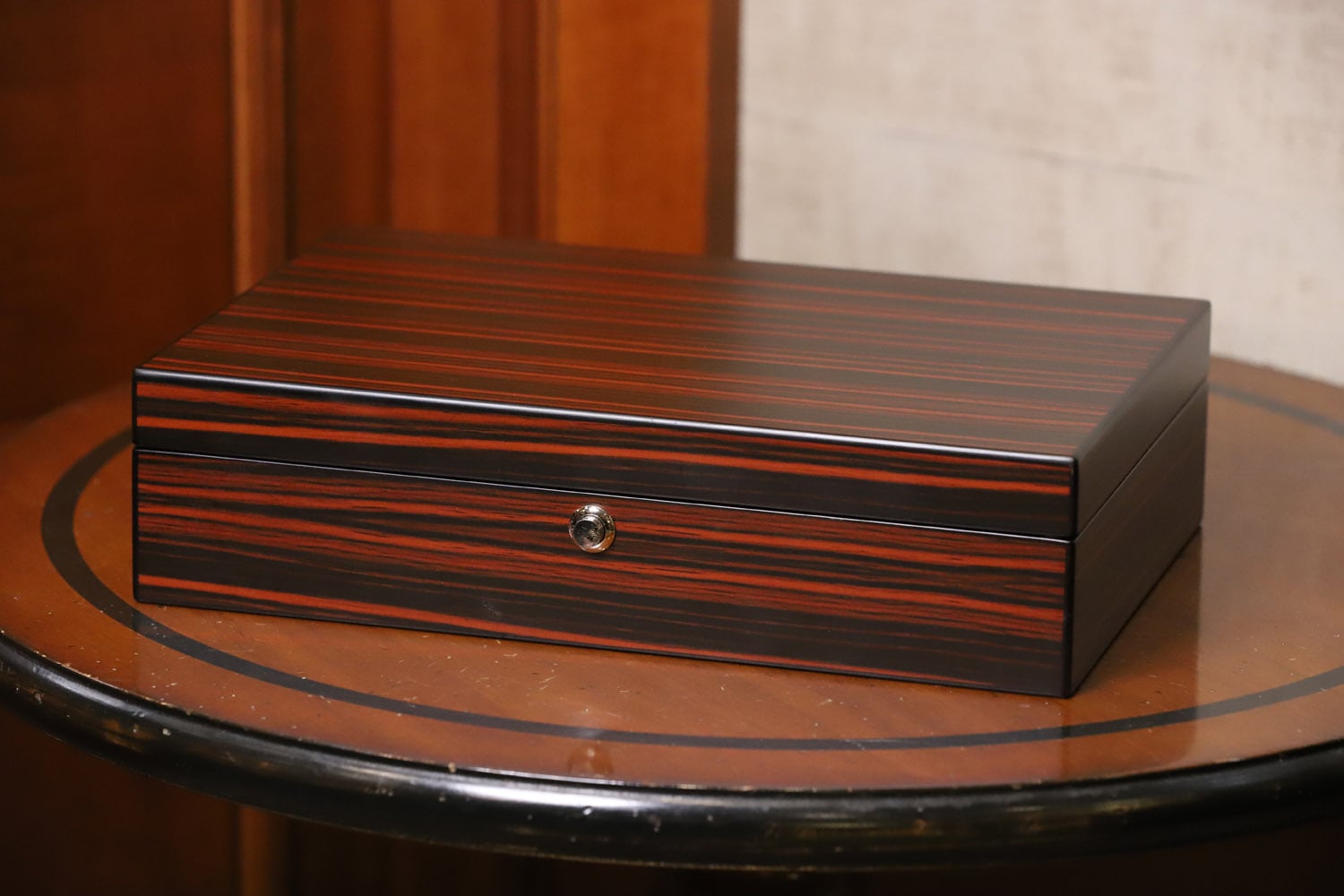 Portaorologi in ebano con interno in pelle